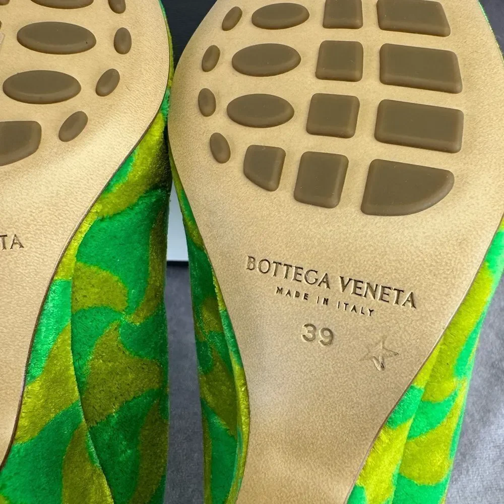 Rare Bottega Veneta Resort ‘22 Carpet Wavy Triangle Point Pumps NIB 39 - Picture 9 of 11